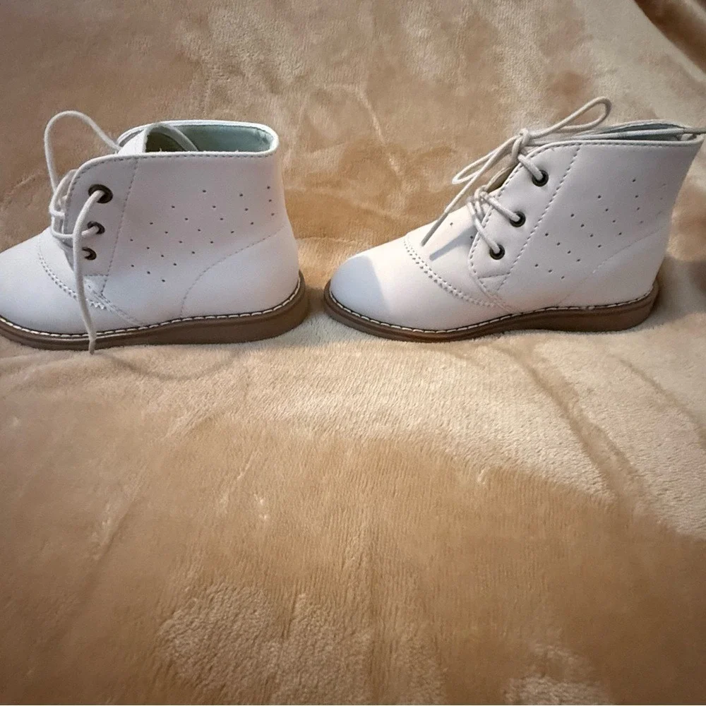 Rylee + Cru Kids Cream Faux Leather Lace Up Desert Ankle Boots Size 10